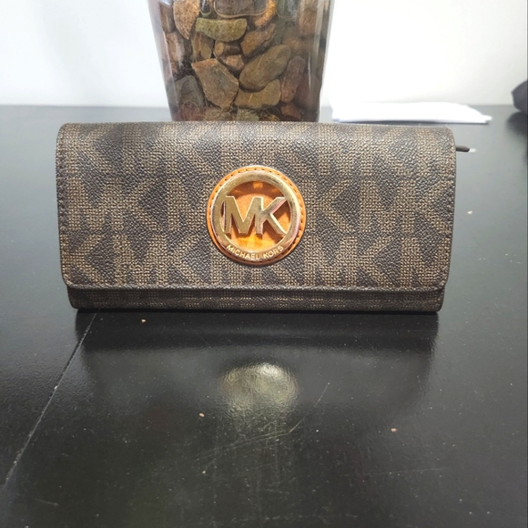 Michael Kors long wallet - Picture 1 of 6